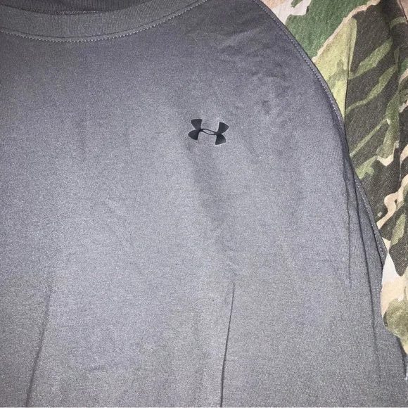 Under Armour Gray/Camo Sleeves 3/4 Sleeve Fitted Athletic Top - Picture 4 of 4